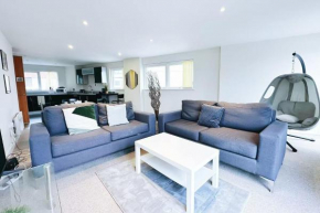 Breeze Inn - 2 Bed Apt with River View